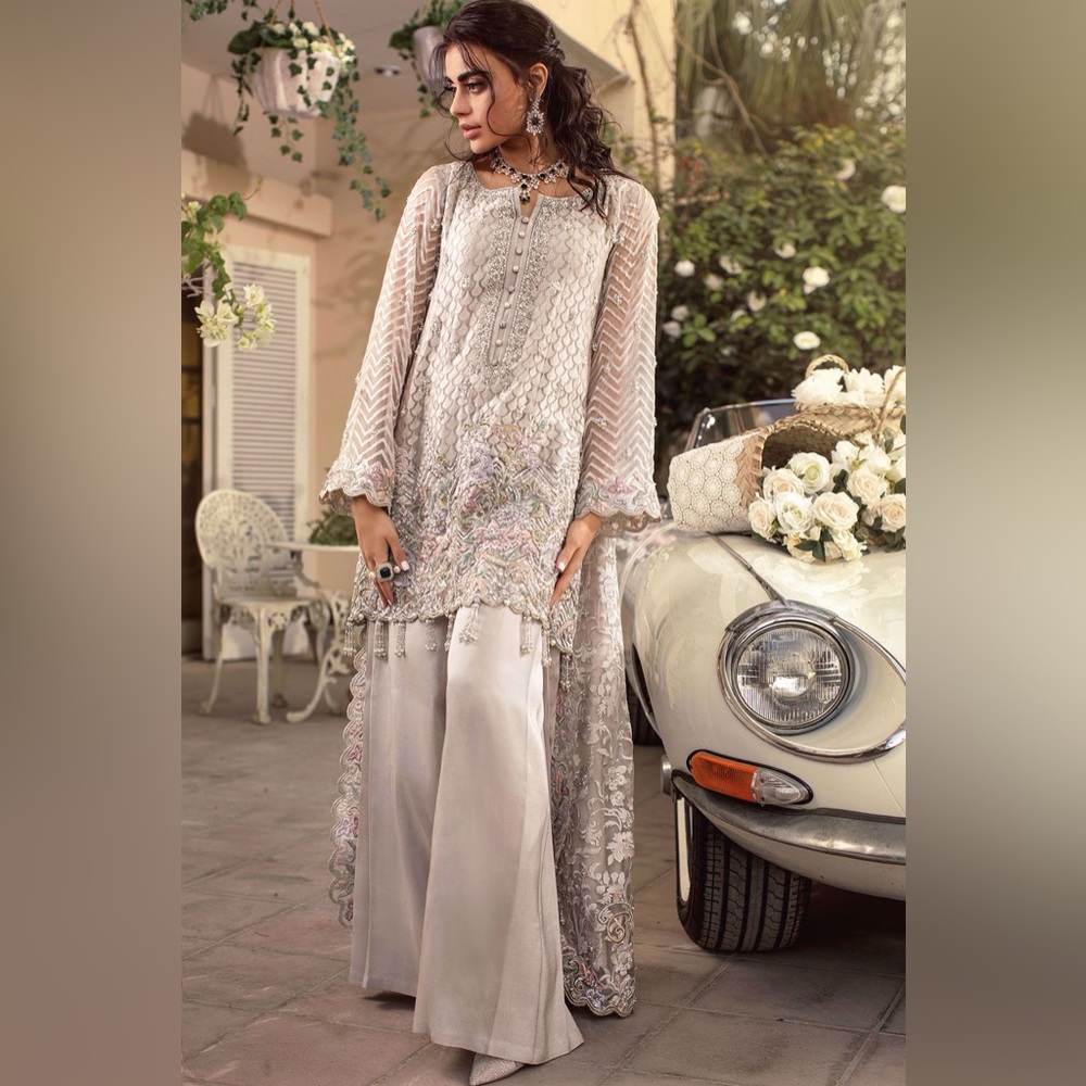 Annus Abrar original Enchanting Dreams outfit size Small